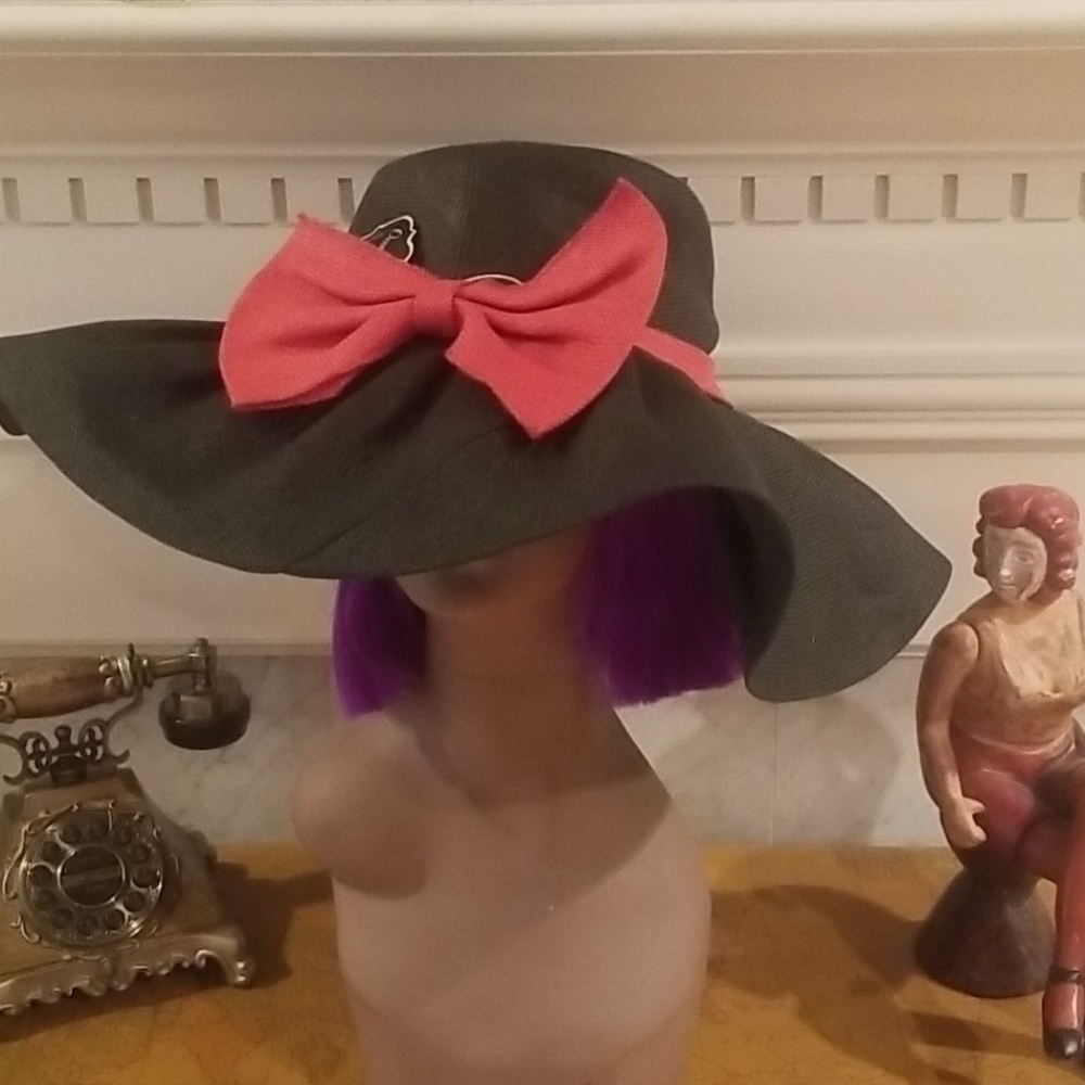 OCCASIONALLY MADE RED &  BLACK FLOPPY SUN HAT WITH BOW